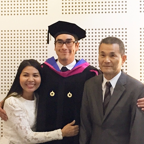 ดารารับปริญญา ม.รังสิต ดารารับปริญญา ม.รังสิต