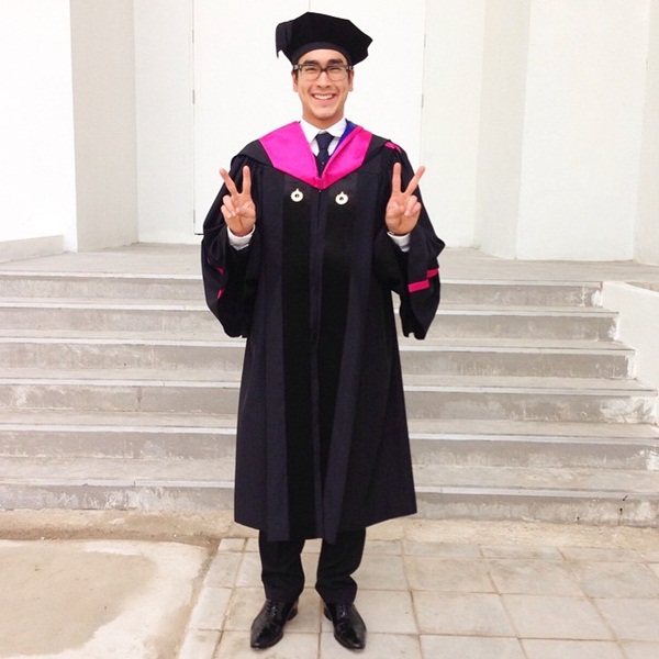 ดารารับปริญญา ม.รังสิต ดารารับปริญญา ม.รังสิต