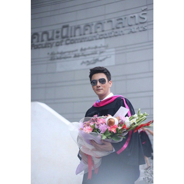 ดารารับปริญญา ม.รังสิต ดารารับปริญญา ม.รังสิต