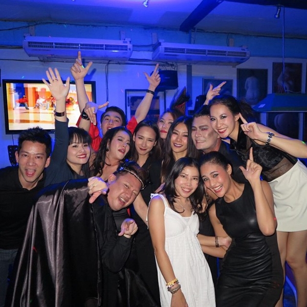 อั้ม พัชราภา กับปาร์ตี้ผี ๆ วันฮาโลวีน สวยใจละลาย อั้ม พัชราภา กับปาร์ตี้ผี ๆ วันฮาโลวีน สวยใจละลาย