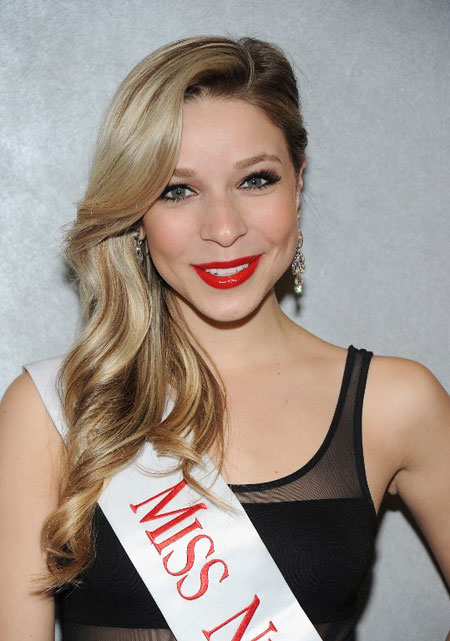 คีรา คาซานเทฟ (Kira Kazantsev) คีรา คาซานเทฟ (Kira Kazantsev)