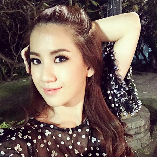 พลอย ภัทรากร ตั้งศุภกุล พลอย ภัทรากร ตั้งศุภกุล