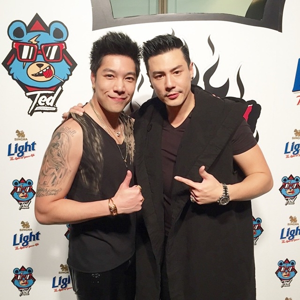 พลอย-จอห์น ถ่ายภาพร่วมเฟรม โดม-เมทัล พลอย-จอห์น ถ่ายภาพร่วมเฟรม โดม-เมทัล