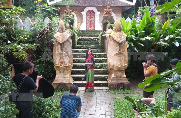 น้องแนน สาวพม่า ฮอตสุด ๆ นำทีมสาวไทยใหญ่ถ่ายแบบ น้องแนน สาวพม่า ฮอตสุด ๆ นำทีมสาวไทยใหญ่ถ่ายแบบ