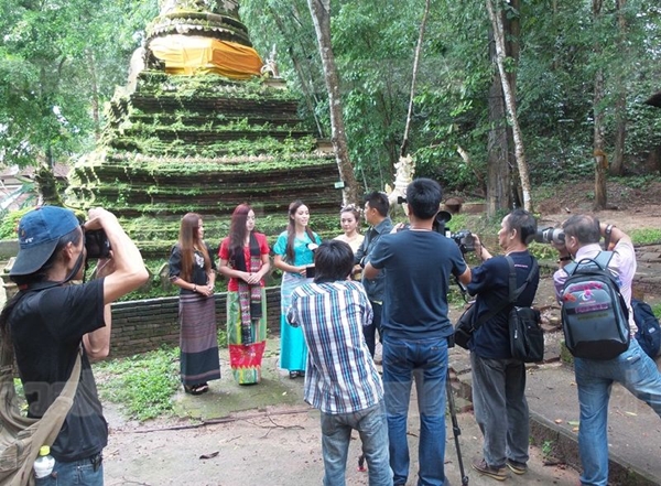 น้องแนน สาวพม่า ฮอตสุด ๆ นำทีมสาวไทยใหญ่ถ่ายแบบ น้องแนน สาวพม่า ฮอตสุด ๆ นำทีมสาวไทยใหญ่ถ่ายแบบ