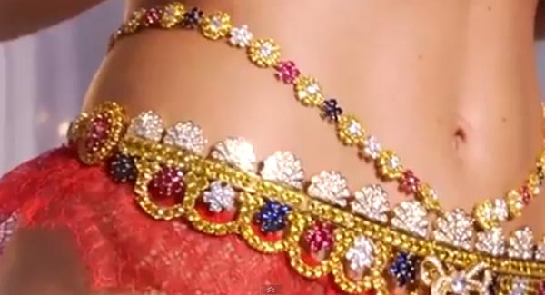 วิกตอเรีย ซีเคร็ท โชว์ชุดชั้นในทองคำฝังเพชร กว่า 300 ล้านบาท วิกตอเรีย ซีเคร็ท โชว์ชุดชั้นในทองคำฝังเพชร กว่า 300 ล้านบาท