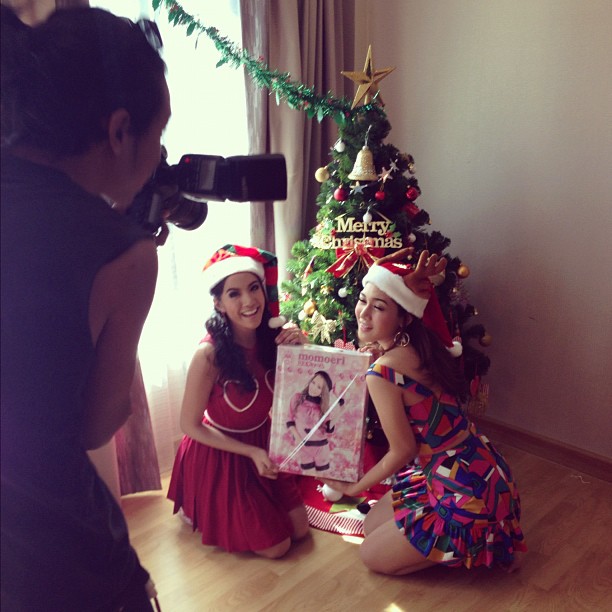 ใบเตย อาร์สยาม แปลงโฉมเป็นซานตี้สาว ถ่ายแบบรับคริสต์มาส