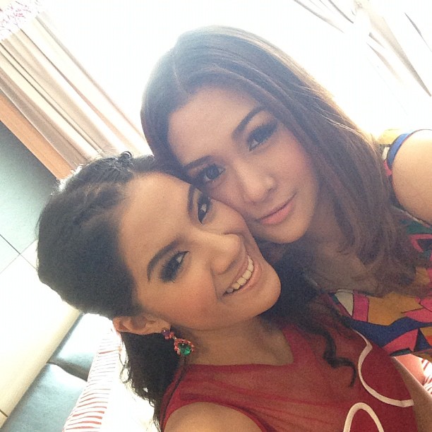 ใบเตย อาร์สยาม แปลงโฉมเป็นซานตี้สาว ถ่ายแบบรับคริสต์มาส