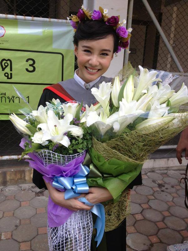 เต้ย จรินทร์พร รับปริญญา เต้ย จรินทร์พร รับปริญญา