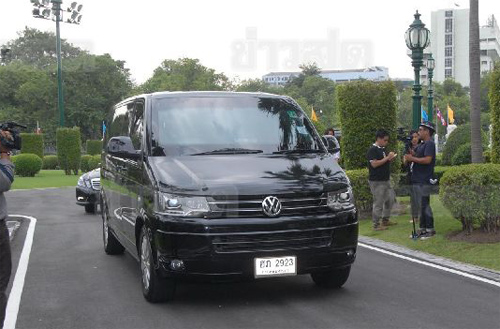 ทะเบียนรถนายกฯ ประยุทธ์ นั่งโฟล์คสีดำนั่งเข้าทำเนียบฯ ทะเบียนรถนายกฯ ประยุทธ์ นั่งโฟล์คสีดำนั่งเข้าทำเนียบฯ