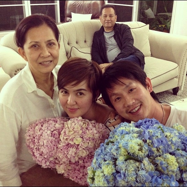 จ๋า ยศสินี - สามี พร้อมคุณแม่จิ๋ม มยุรฉัตร