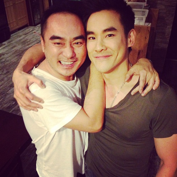 เป๊ก ผลิตโชค-ต้อย นาการ่า ยิ้มแป้น ! เพื่อนหอบเค้กเซอร์ไพรส์วันเกิด เป๊ก ผลิตโชค-ต้อย นาการ่า ยิ้มแป้น ! เพื่อนหอบเค้กเซอร์ไพรส์วันเกิด