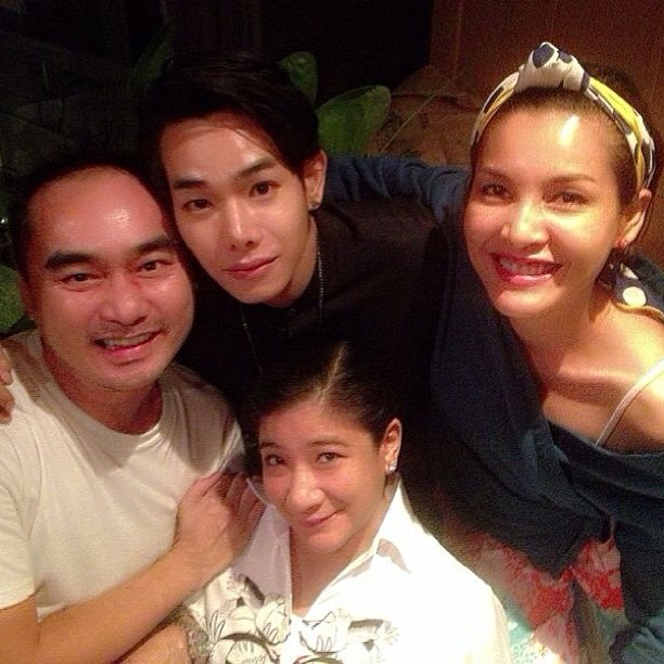 เป๊ก ผลิตโชค-ต้อย นาการ่า ยิ้มแป้น ! เพื่อนหอบเค้กเซอร์ไพรส์วันเกิด เป๊ก ผลิตโชค-ต้อย นาการ่า ยิ้มแป้น ! เพื่อนหอบเค้กเซอร์ไพรส์วันเกิด