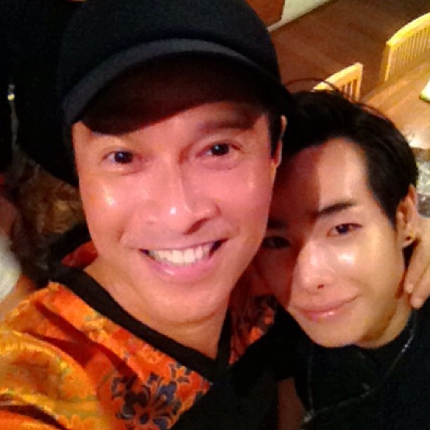 เป๊ก ผลิตโชค-ต้อย นาการ่า ยิ้มแป้น ! เพื่อนหอบเค้กเซอร์ไพรส์วันเกิด เป๊ก ผลิตโชค-ต้อย นาการ่า ยิ้มแป้น ! เพื่อนหอบเค้กเซอร์ไพรส์วันเกิด