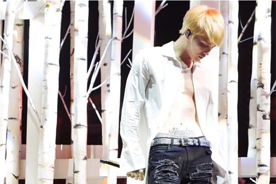 JYJ คอนเสิร์ต อิน โซล เปิดตัวอลังการท่ามกลางแฟนคลับกว่า 40,000 ชีวิต JYJ คอนเสิร์ต อิน โซล เปิดตัวอลังการท่ามกลางแฟนคลับกว่า 40,000 ชีวิต