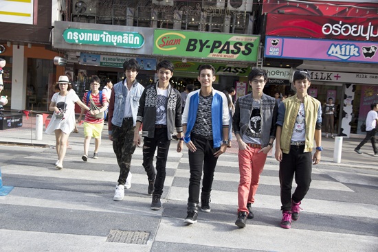 Mad Monkeys ศิลปินกลุ่มใหม่ พร้อมเสิร์ฟความมันส์ ซิงเกิ้ลแรก แมน แมน แฟนคนเดียว Mad Monkeys ศิลปินกลุ่มใหม่ พร้อมเสิร์ฟความมันส์ ซิงเกิ้ลแรก แมน แมน แฟนคนเดียว