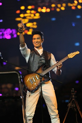 คอนเสิร์ต หล่อมากมาก คอนเสิร์ต หล่อมากมาก