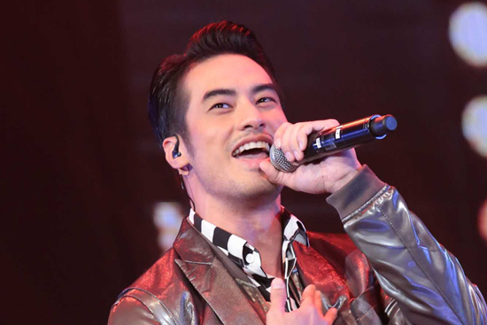 คอนเสิร์ต หล่อมากมาก คอนเสิร์ต หล่อมากมาก