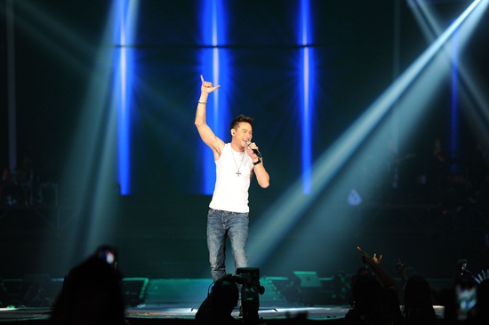 คอนเสิร์ต หล่อมากมาก คอนเสิร์ต หล่อมากมาก