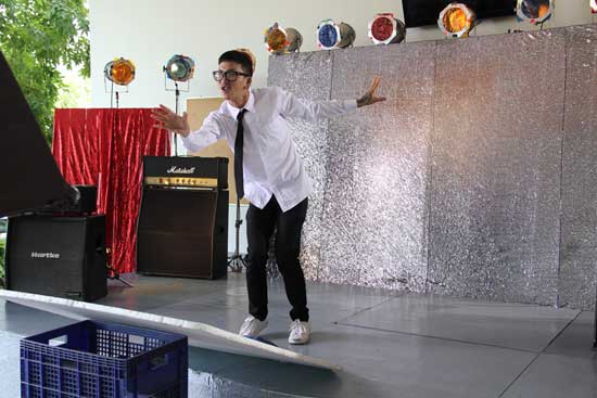 ยินดีนำเสนอ ยินดีนำเสนอ