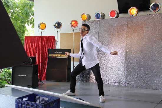 ยินดีนำเสนอ ยินดีนำเสนอ
