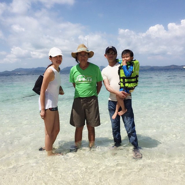 นาเดีย ควงสามี-ลูกชายเที่ยวเกาะ โชว์หุ่นในชุดว่ายน้ำ ยังเป๊ะ นาเดีย ควงสามี-ลูกชายเที่ยวเกาะ โชว์หุ่นในชุดว่ายน้ำ ยังเป๊ะ