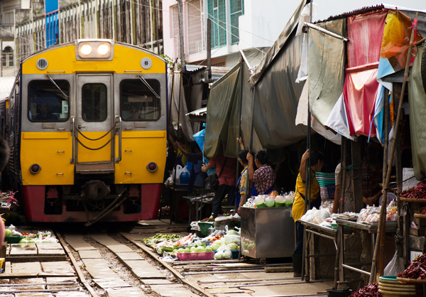 การรถไฟฯ แจ้งปิดปรับปรุงรางสายตลาดร่มหุบ 180 วัน การรถไฟฯ แจ้งปิดปรับปรุงรางสายตลาดร่มหุบ 180 วัน