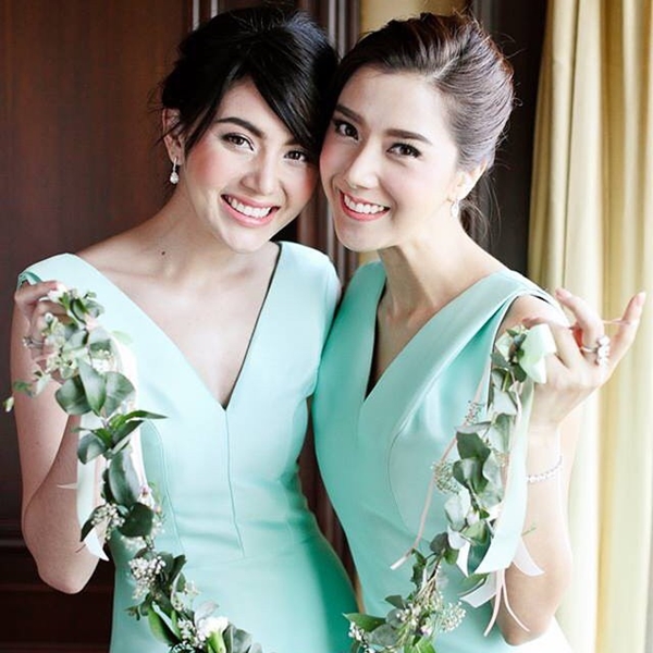 ประมวลภาพชุด เพื่อนเจ้าสาวสวยมาก จากงานแต่ง ชมพู่ น็อต ประมวลภาพชุด เพื่อนเจ้าสาวสวยมาก จากงานแต่ง ชมพู่ น็อต