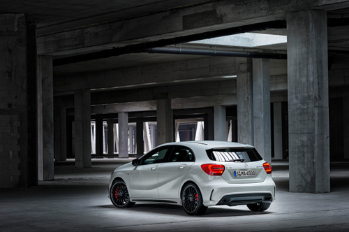 หรูเริ่ดแต่ทรงพลัง กับ Mercedes Benz A45 AMG หรูเริ่ดแต่ทรงพลัง กับ Mercedes Benz A45 AMG