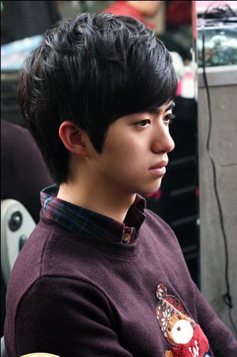หล่อเท่แบบมีสไตล์ ด้วยทรงผมแฟชั่นผู้ชายแนวเกาหลี ปี 2013 หล่อเท่แบบมีสไตล์ ด้วยทรงผมแฟชั่นผู้ชายแนวเกาหลี ปี 2013