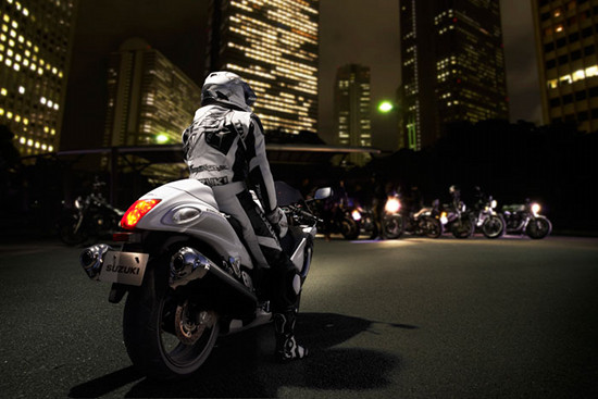 2013 Suzuki Hayabusa GSX1300R ABS นกเหยี่ยวแห่งพื้นถนนตัวล่าสุด 2013 Suzuki Hayabusa GSX1300R ABS นกเหยี่ยวแห่งพื้นถนนตัวล่าสุด
