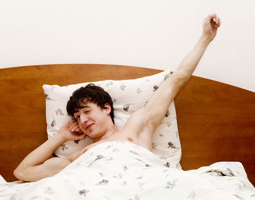 หนุ่ม ๆ รู้ไหมว่า กินอะไรถึงนอนหลับสบาย หนุ่ม ๆ รู้ไหมว่า กินอะไรถึงนอนหลับสบาย