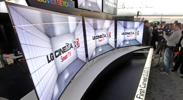 LG เปิดตัว OLED TV จอโค้งตัวแรกของโลก LG เปิดตัว OLED TV จอโค้งตัวแรกของโลก