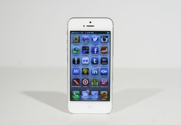 iPhone 5 สมาร์ทโฟนที่ใคร ๆ ก็จับตามอง iPhone 5 สมาร์ทโฟนที่ใคร ๆ ก็จับตามอง