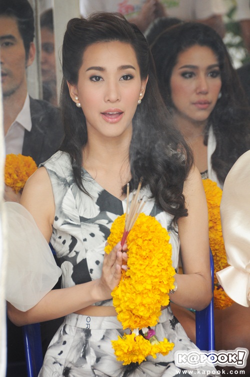 บวงสรวงละคร กุหลาบเล่นไฟ บวงสรวงละคร กุหลาบเล่นไฟ