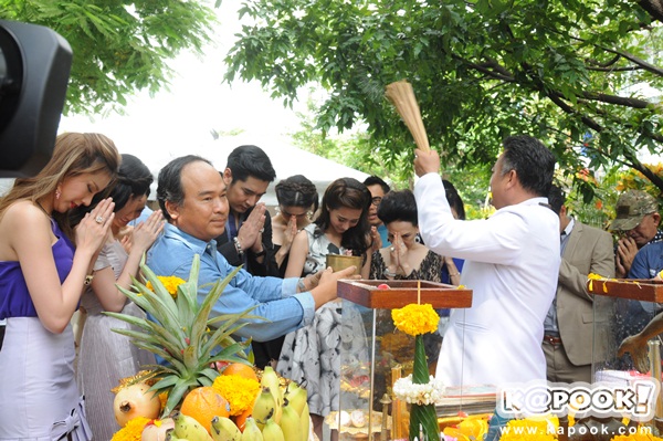 บวงสรวงละคร กุหลาบเล่นไฟ บวงสรวงละคร กุหลาบเล่นไฟ