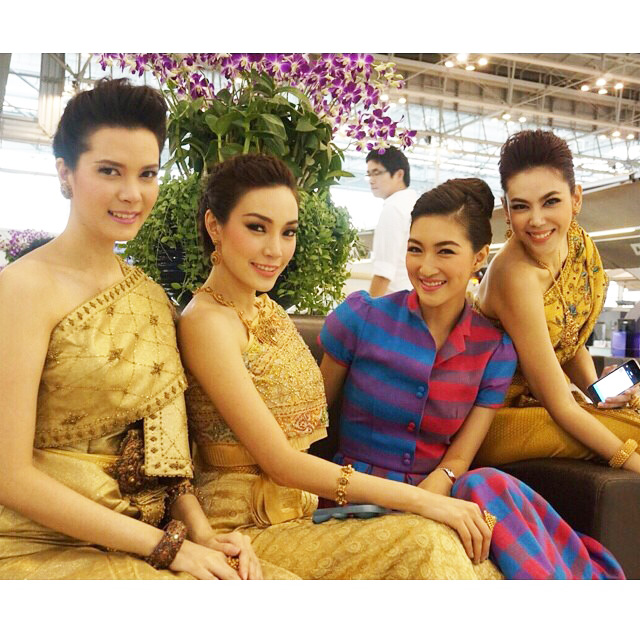 แฟชั่นโชว์ชุดผ้าไหมไทย แฟชั่นโชว์ชุดผ้าไหมไทย