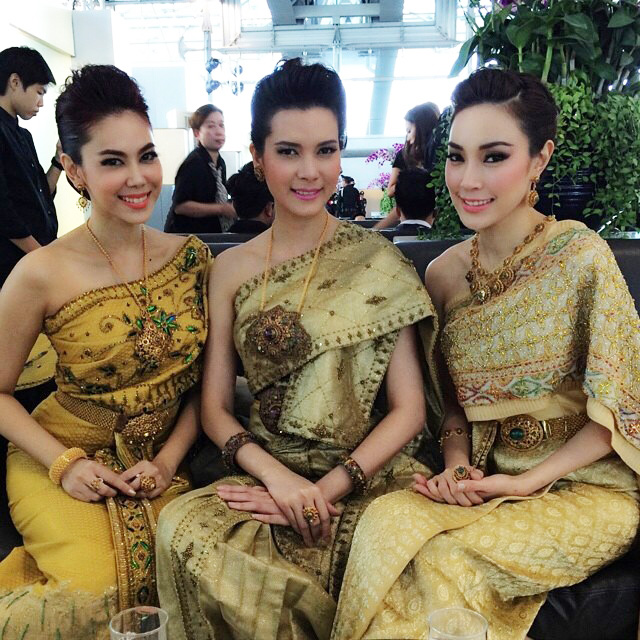 แฟชั่นโชว์ชุดผ้าไหมไทย แฟชั่นโชว์ชุดผ้าไหมไทย