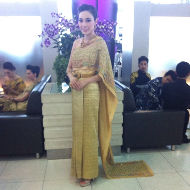 แฟชั่นโชว์ชุดผ้าไหมไทย แฟชั่นโชว์ชุดผ้าไหมไทย