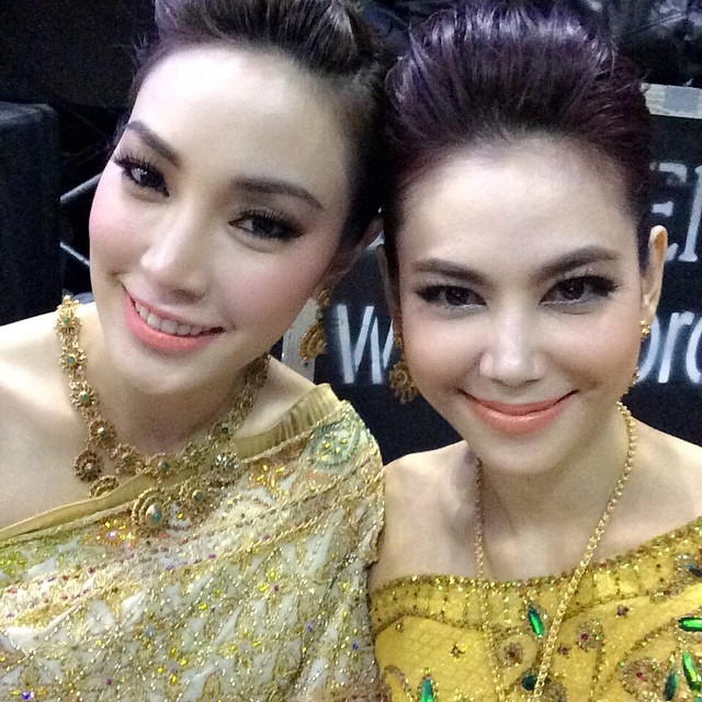 แฟชั่นโชว์ชุดผ้าไหมไทย แฟชั่นโชว์ชุดผ้าไหมไทย