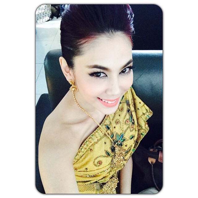 แฟชั่นโชว์ชุดผ้าไหมไทย แฟชั่นโชว์ชุดผ้าไหมไทย