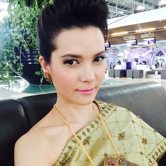 แฟชั่นโชว์ชุดผ้าไหมไทย แฟชั่นโชว์ชุดผ้าไหมไทย