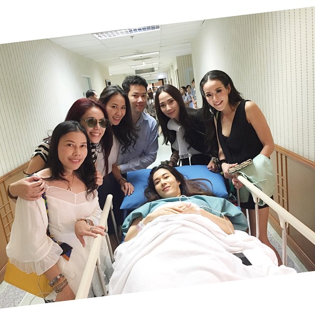 เก็บตกภาพเพื่อนซี้ เมย์ เฟื่องอารมย์ มาเยี่ยมถึง ร.พ. หลังคลอด น้องมายู เก็บตกภาพเพื่อนซี้ เมย์ เฟื่องอารมย์ มาเยี่ยมถึง ร.พ. หลังคลอด น้องมายู