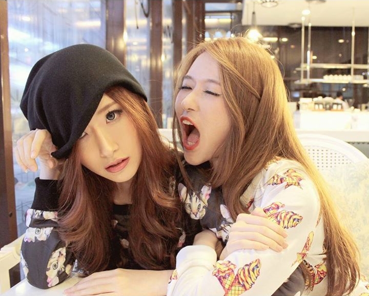 เอลลี่ (Elissa Yamada) และเจสซี่ (Jessica Yamada) เอลลี่ (Elissa Yamada) และเจสซี่ (Jessica Yamada)