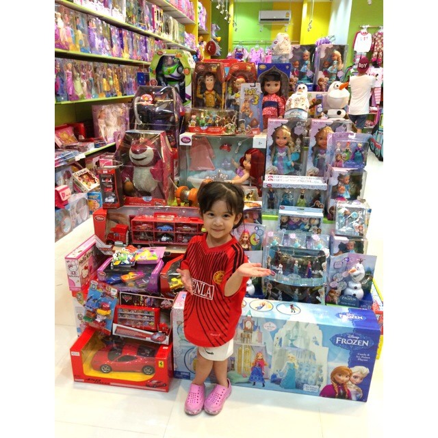 น้องยี่หวา ลูกสาวบร๊ะเจ้าโจ๊ก แปลงโฉมเป็นเอลซ่า น้องยี่หวา ลูกสาวบร๊ะเจ้าโจ๊ก แปลงโฉมเป็นเอลซ่า