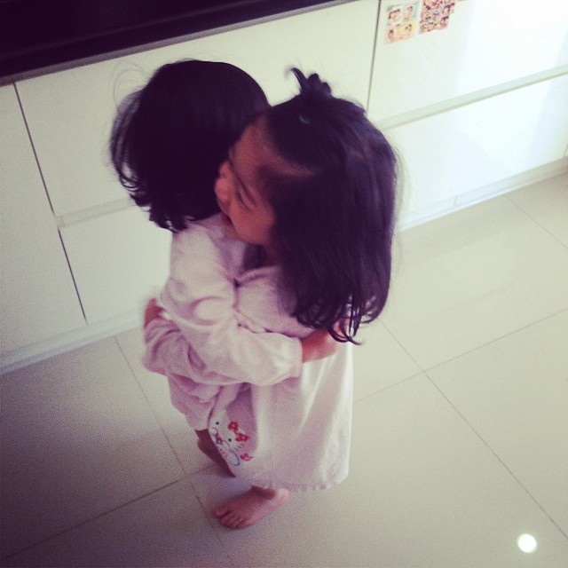 น้องยี่หวา ลูกสาวบร๊ะเจ้าโจ๊ก แปลงโฉมเป็นเอลซ่า น้องยี่หวา ลูกสาวบร๊ะเจ้าโจ๊ก แปลงโฉมเป็นเอลซ่า