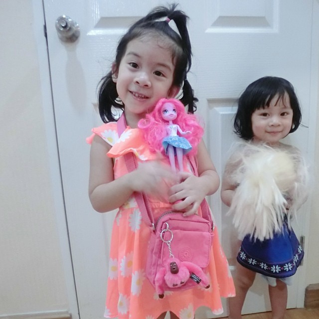 น้องยี่หวา ลูกสาวบร๊ะเจ้าโจ๊ก แปลงโฉมเป็นเอลซ่า น้องยี่หวา ลูกสาวบร๊ะเจ้าโจ๊ก แปลงโฉมเป็นเอลซ่า