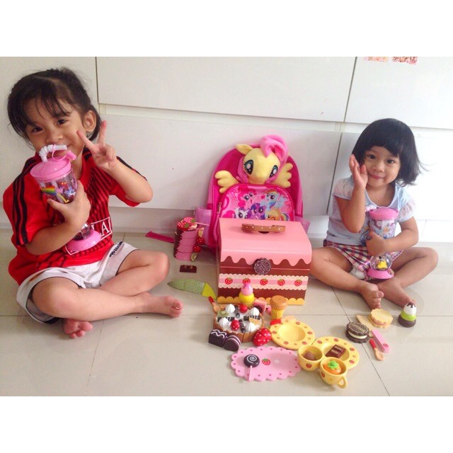 น้องยี่หวา ลูกสาวบร๊ะเจ้าโจ๊ก แปลงโฉมเป็นเอลซ่า น้องยี่หวา ลูกสาวบร๊ะเจ้าโจ๊ก แปลงโฉมเป็นเอลซ่า
