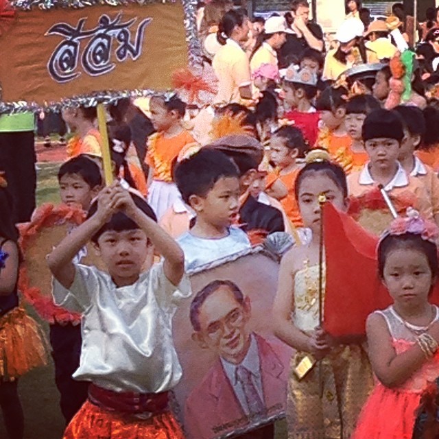 น้องคุน น้องจุน ร่วมงานกีฬาสี อัพเดทภาพลูกชายพ่อเคน - แม่หน่อย น้องคุน น้องจุน ร่วมงานกีฬาสี อัพเดทภาพลูกชายพ่อเคน - แม่หน่อย