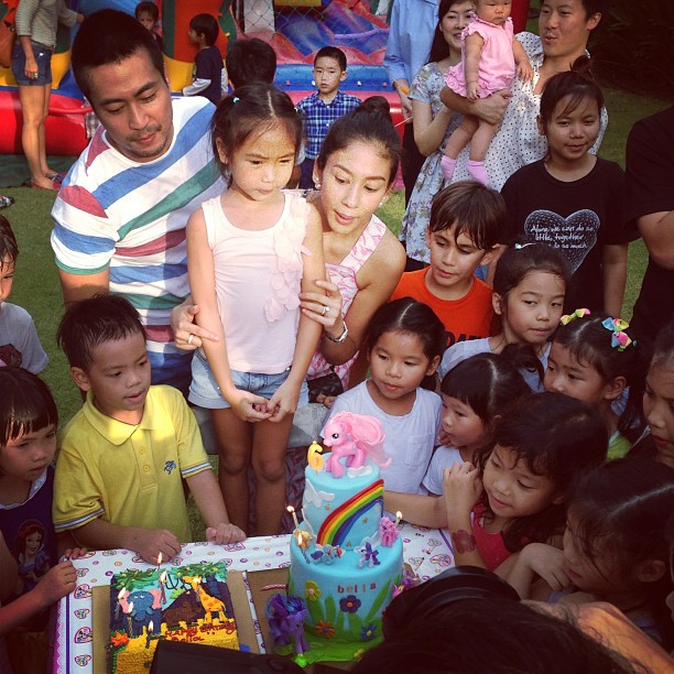 น้องเบลล่า กุญช์จารี จีระแพทย์ ลูกสาวหนิง ศรัยฉัตร ฉลองวันเกิด ครบ 6 ขวบ น้องเบลล่า กุญช์จารี จีระแพทย์ ลูกสาวหนิง ศรัยฉัตร ฉลองวันเกิด ครบ 6 ขวบ